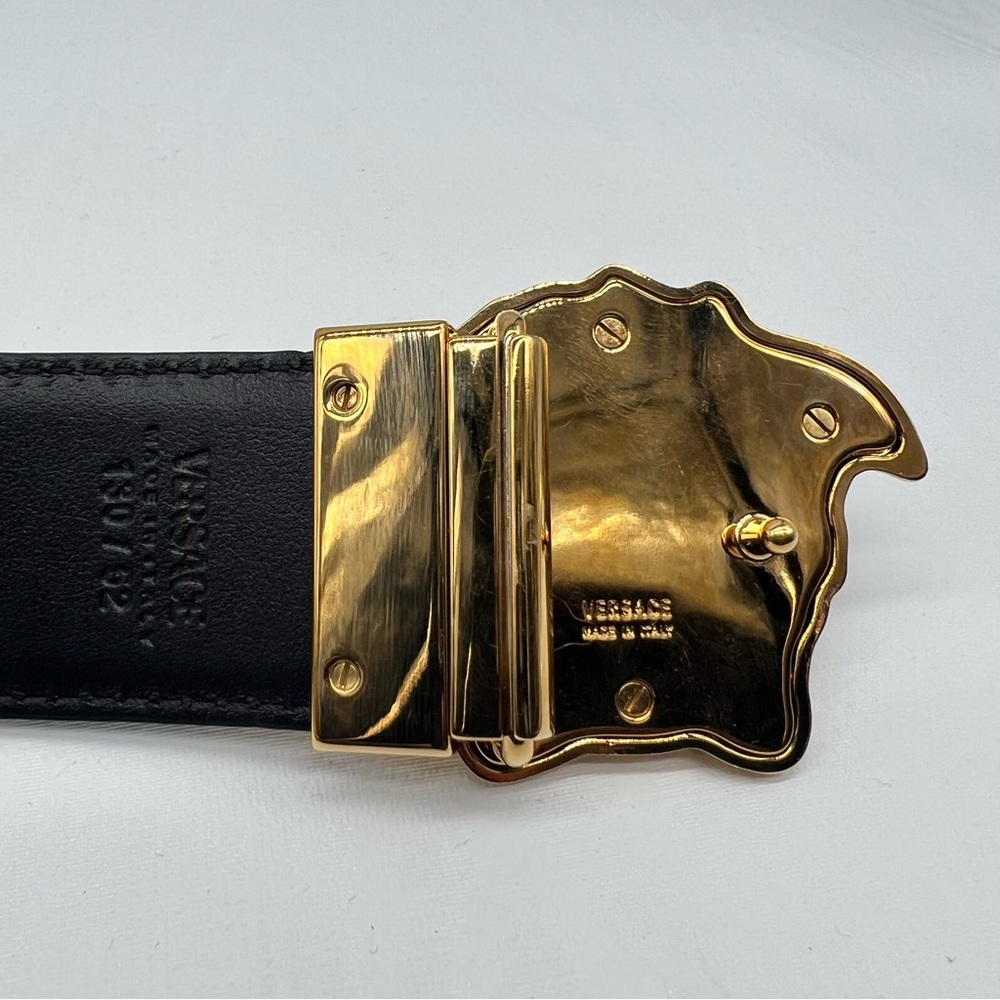 Versace
Medusa Buckle Reversible Leather Belt - Picture 3 of 5